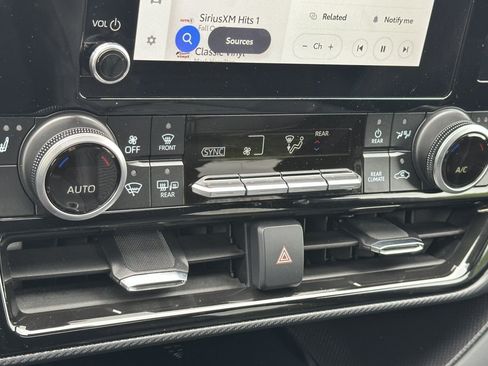Used 2025 Toyota Highlander XSE AWD/4WD image 24