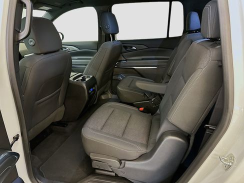 Used 2025 Chevrolet Traverse LT image 29