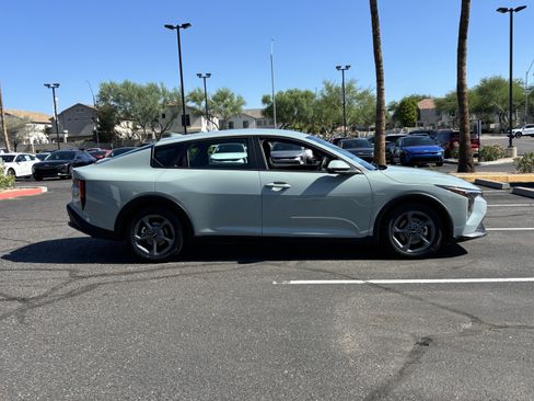 Used 2025 Kia K4 FWD image 2