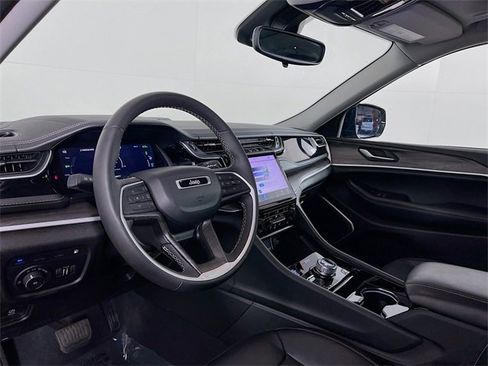 Used 2022 Jeep Grand Cherokee Limited 4xe image 11