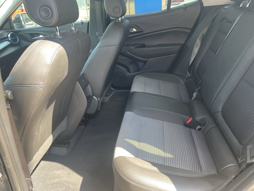 Used 2025 Chevrolet Trax LT FWD image 9