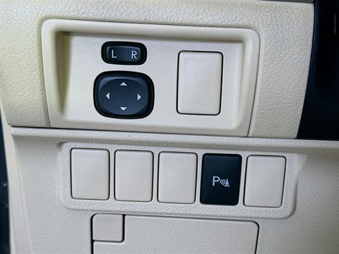 Used 2013 Lexus ES 300h w/ Premium Pkg FWD image 16