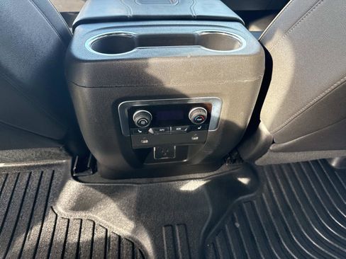 Used 2023 Chevrolet Suburban Premier image 17