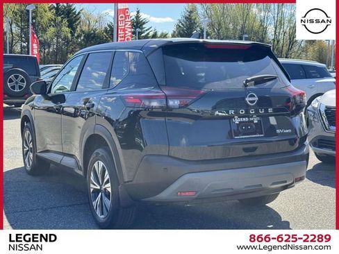 Used 2023 Nissan Rogue SV image 7