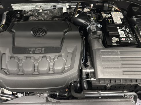 Used 2024 Volkswagen Tiguan SE R-Line AWD/4WD image 34