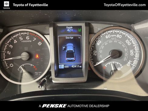 Used 2023 Toyota Tacoma TRD Off-Road w/ Advanced Technology Package image 31