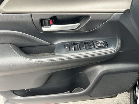 Used 2024 Toyota Grand Highlander AWD image 15