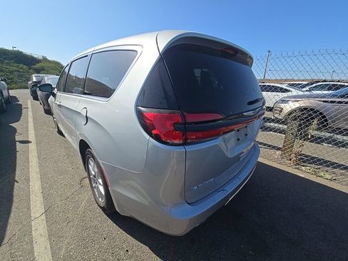 Used 2024 Chrysler Pacifica Touring-L FWD image 19