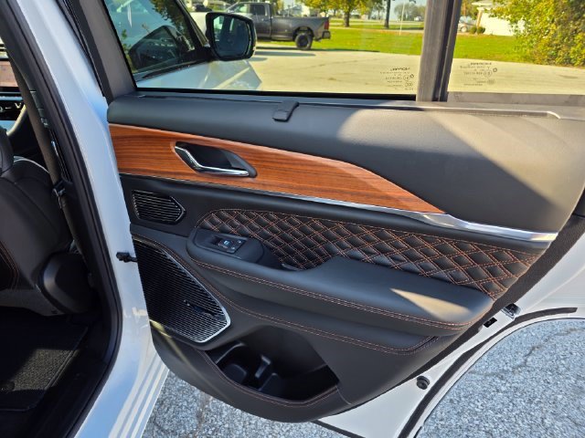 New 2027 Jeep Grand Cherokee Summit AWD/4WD image 13