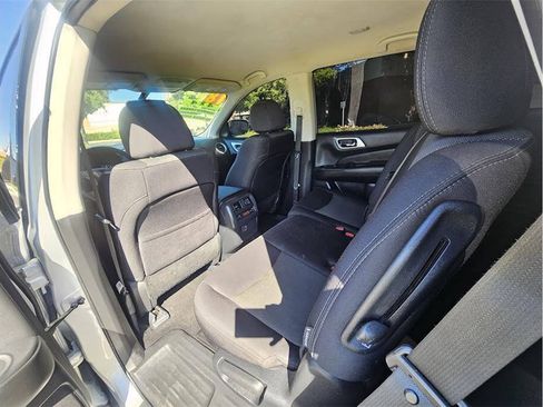 Used 2018 Nissan Pathfinder SV AWD/4WD image 18