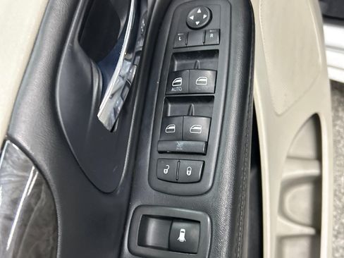 Used 2014 Dodge Grand Caravan SXT image 9