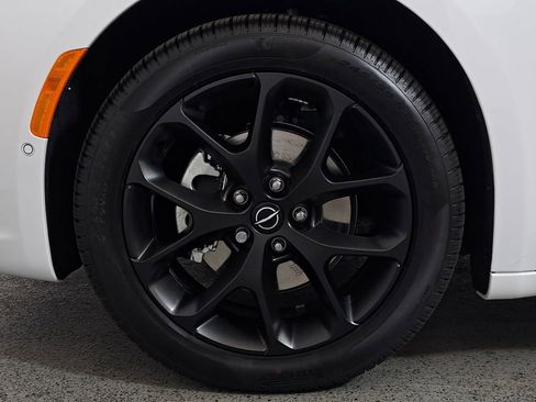 New 2026 Chrysler Pacifica Limited image 9