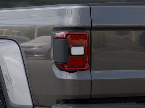 Used 2025 Jeep Gladiator Sport AWD/4WD image 9