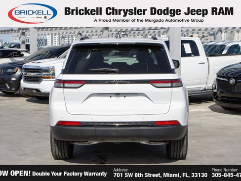 New 2025 Jeep Grand Cherokee Laredo image 6