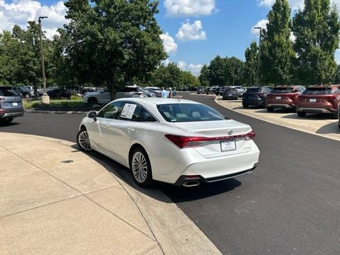 Used 2019 Toyota Avalon Limited w/ Advanced Safety Package FWD image 5