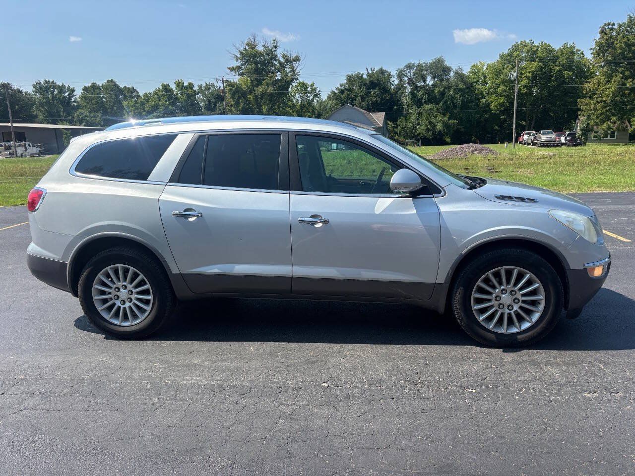 Used 2012 Buick Enclave Leather FWD image 2