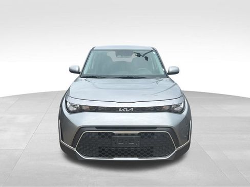Used 2025 Kia Soul LX w/ LX Technology Package FWD image 4