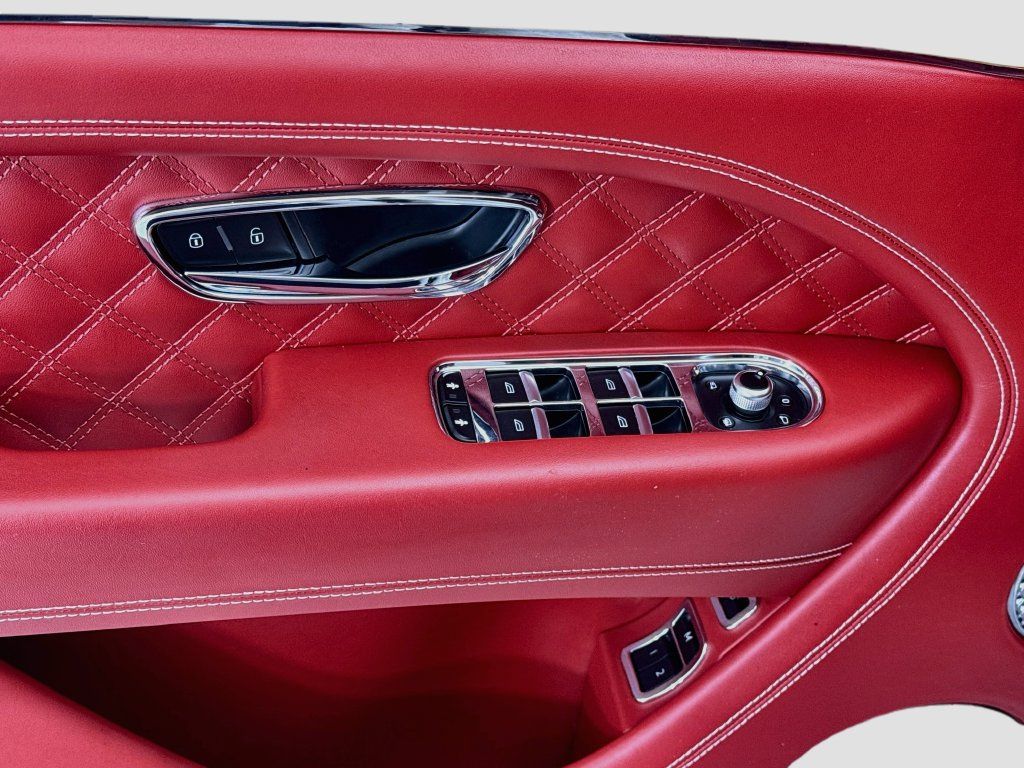 Certified 2022 Bentley Bentayga AWD/4WD image 22
