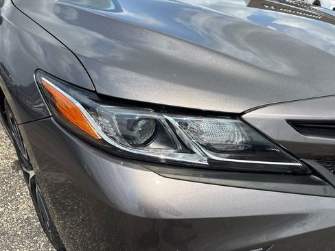Used 2018 Toyota Camry SE FWD image 6