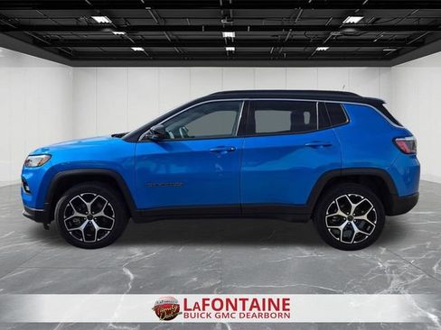 Used 2025 Jeep Compass Limited AWD/4WD image 2