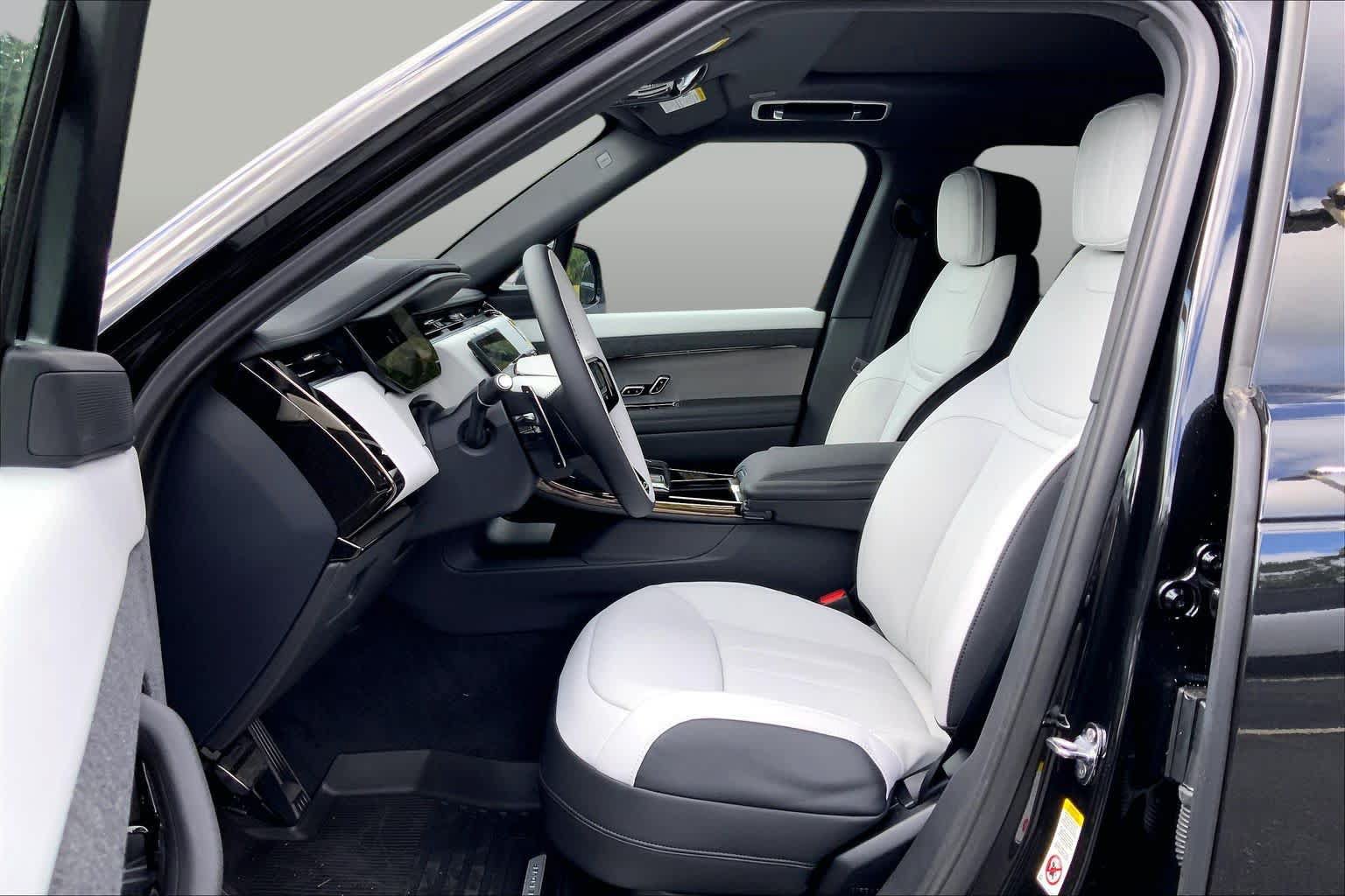 New 2026 Land Rover Range Rover Sport Dynamic SE AWD/4WD image 13