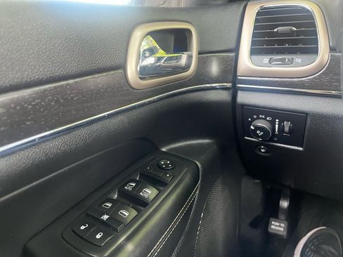 Used 2017 Jeep Grand Cherokee Limited RWD image 14