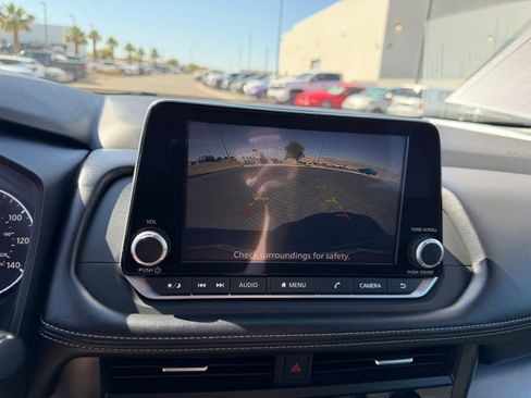 Used 2024 Nissan Rogue SV FWD image 29