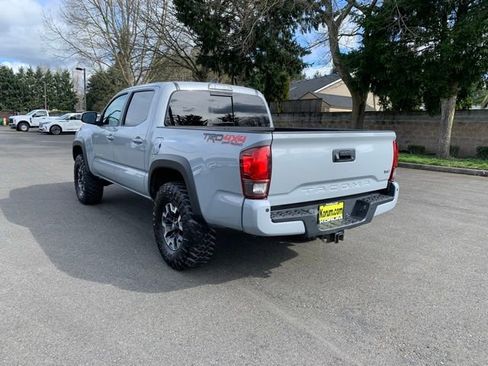 Used 2019 Toyota Tacoma TRD Off-Road image 3