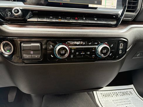 Used 2025 GMC Sierra 1500 SLT AWD/4WD image 12