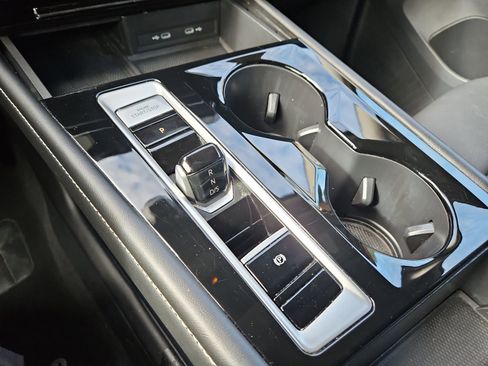 Used 2024 Volkswagen Atlas SE image 27