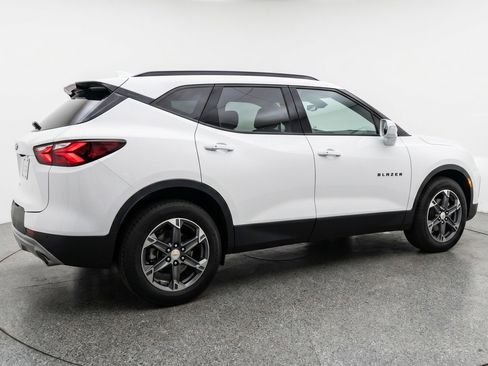 Used 2025 Chevrolet Blazer LT FWD image 9