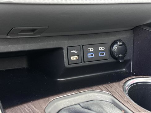 Used 2022 Toyota Highlander Platinum image 20