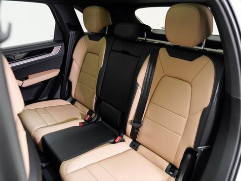 Used 2025 Porsche Cayenne image 26