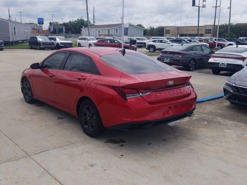 Used 2023 Hyundai Elantra SEL FWD image 5