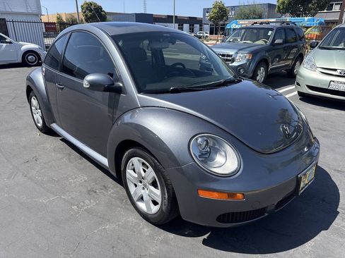 Used 2007 Volkswagen Beetle Coupe w/ Package 1 FWD image 9