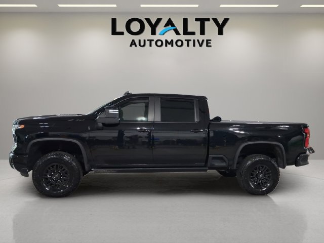 Used 2024 Chevrolet Silverado 2500 ZR2 w/ Technology Package AWD/4WD image 2