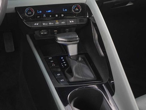 Used 2024 Hyundai Elantra Limited FWD image 22