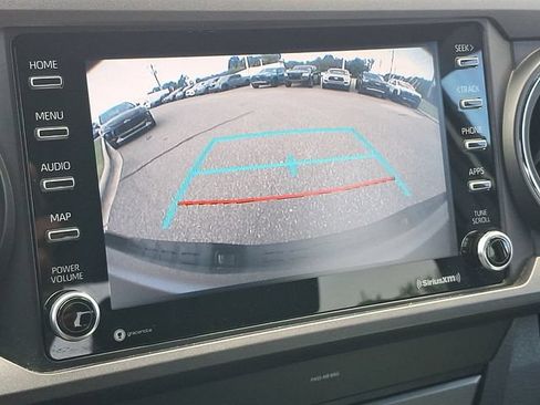Used 2020 Toyota Tacoma TRD Off-Road w/ Technology Package AWD/4WD image 13