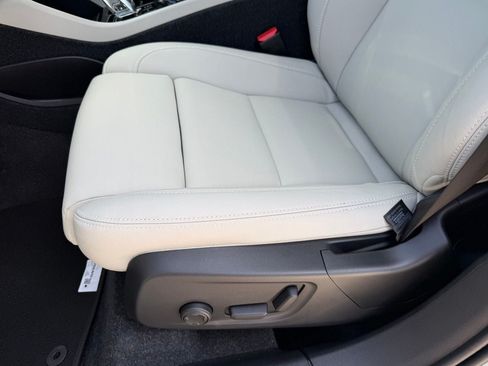 New 2026 Volvo XC40 B4 Plus w/ Protection Package Premier FWD image 19