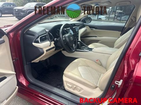 Used 2018 Toyota Camry XLE FWD image 7