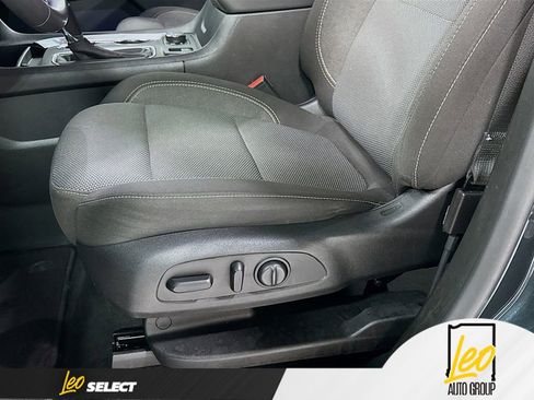 Used 2020 Chevrolet Traverse LT w/ Driver Confidence II Package AWD/4WD image 18
