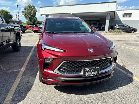 Used 2025 Buick Encore GX Avenir w/ Avenir Technology Package FWD image 4