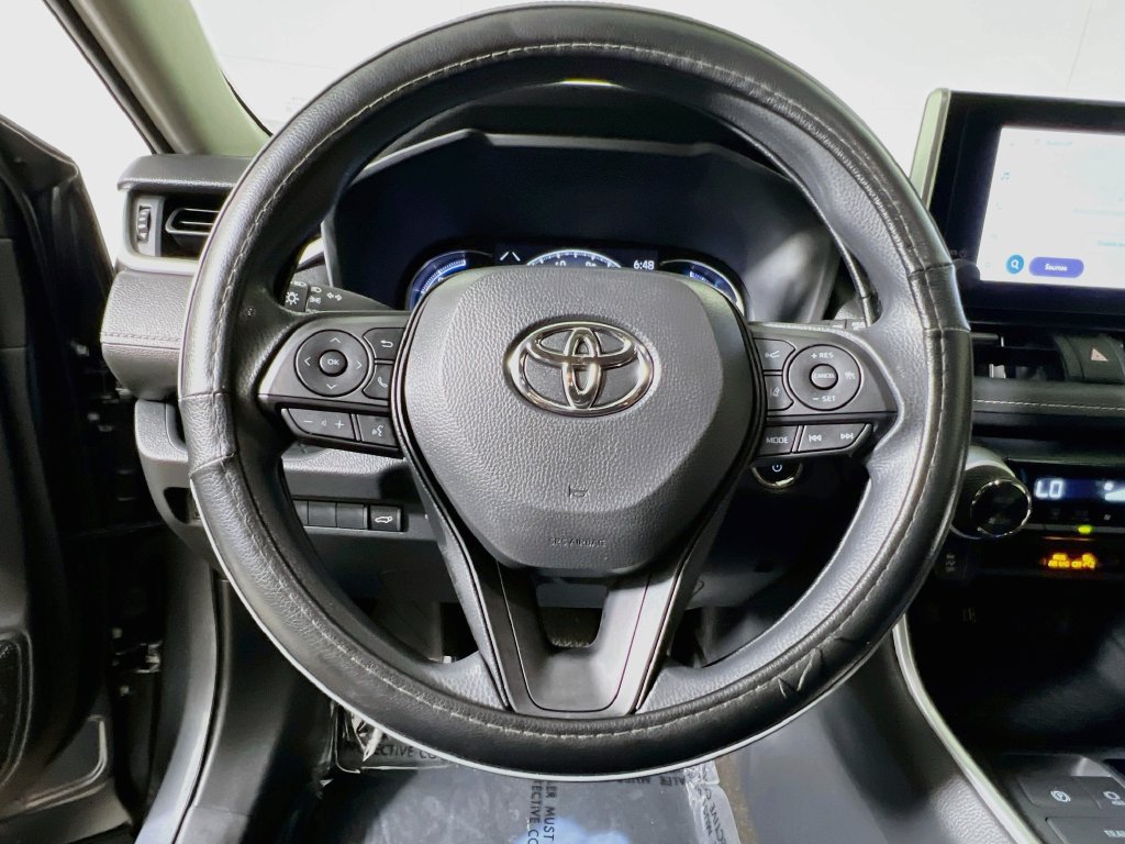 Used 2025 Toyota RAV4 XLE w/ Convenience Package AWD/4WD image 15