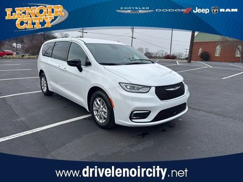 New 2026 Chrysler Pacifica Select image 1