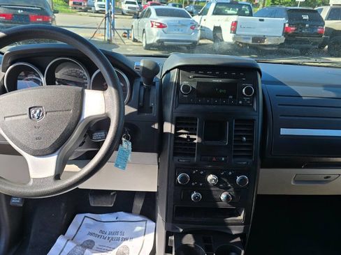 Used 2009 Dodge Grand Caravan SE w/ Climate Group FWD image 9