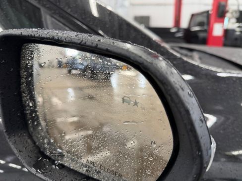 Used 2024 Chevrolet Traverse RS image 27