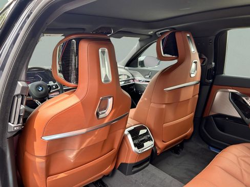 Used 2025 BMW 740i w/ Premium Package image 30