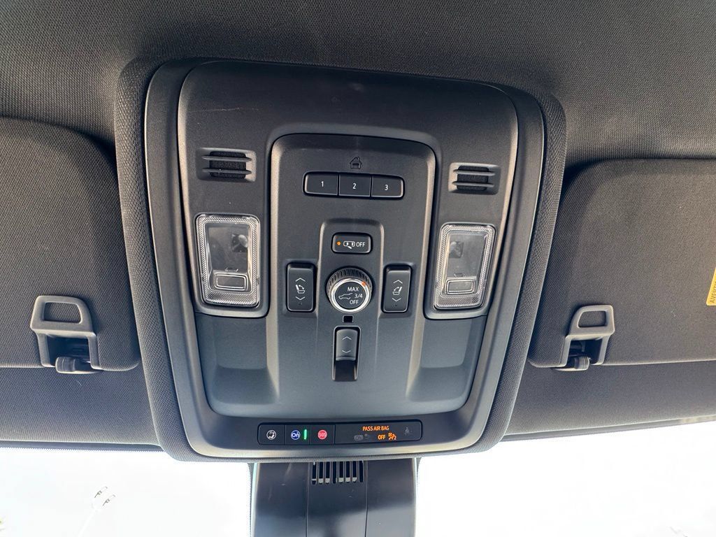 Used 2023 Chevrolet Tahoe Premier w/ Advanced Technology Package AWD/4WD image 31