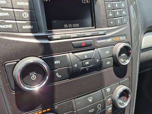 Used 2018 Ford Explorer XLT FWD image 14