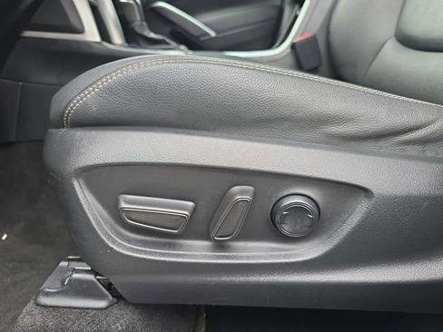 Used 2022 Toyota Corolla Cross XLE image 28